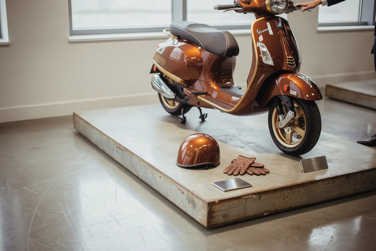 Vespa 946 Horse: la serie limitata ispirata all&rsquo;Anno del Cavallo da 12.000 &euro;