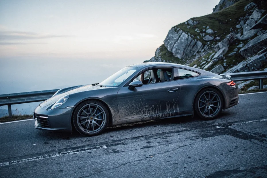 Ho già provato la Porsche 911 Carrera T: qui il “meno è più” ha davvero senso